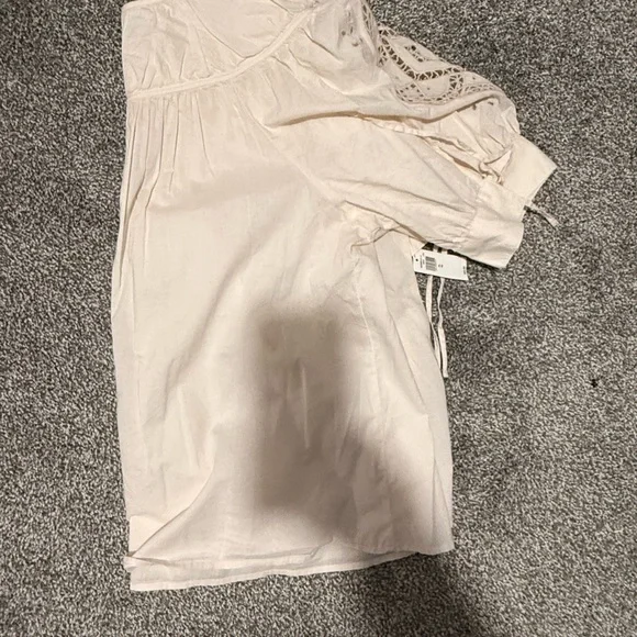 Old Navy Cream Blouse with Lace Sleeves - Picture 4 of 5